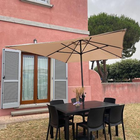 Casa Vacanze Le Due Torri Vada Eksteriør billede
